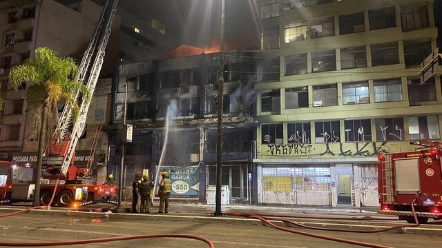 Incêndio atinge pousada no centro de Porto Alegre e provoca 9 mortes