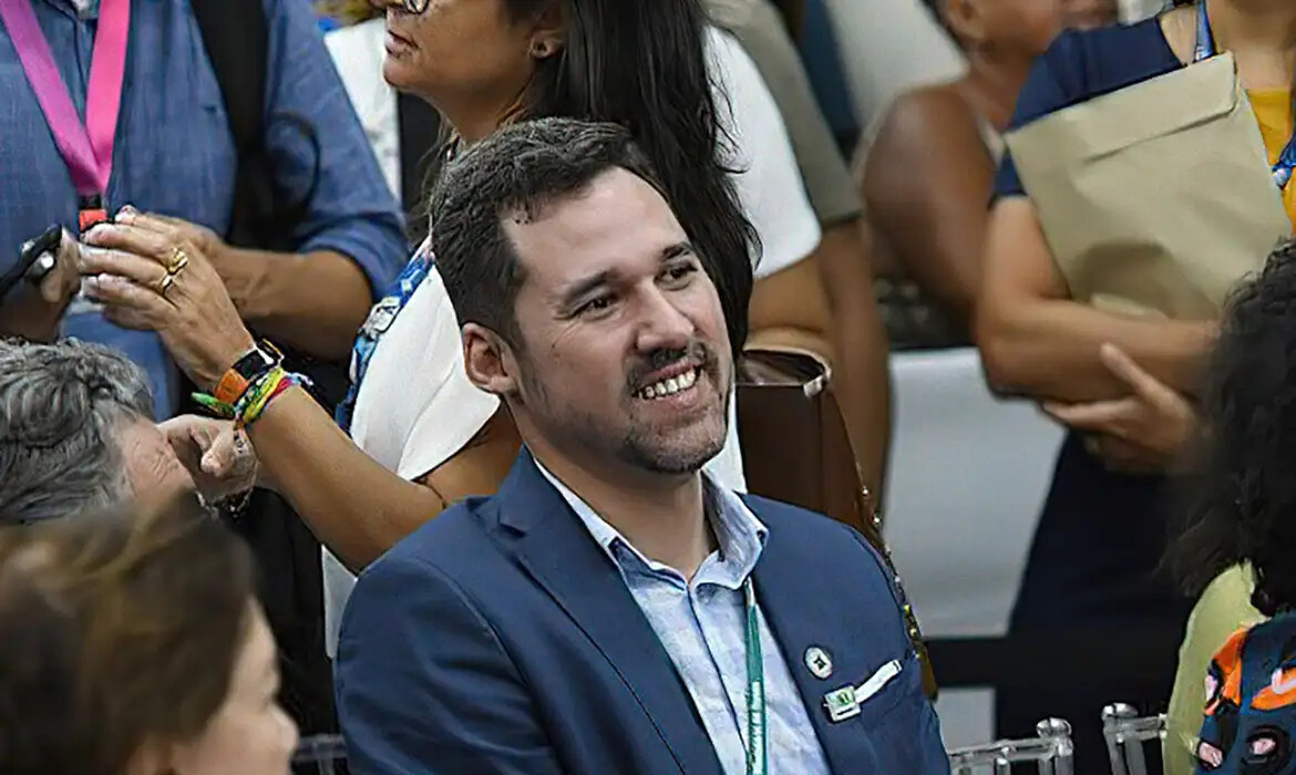 Ministra exonera diretor de Gestão Hospitalar após reunião com Lula