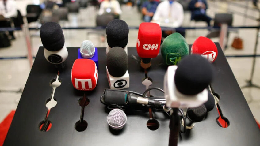Ataques a jornalistas diminuíram 40% em 2023, revela pesquisa