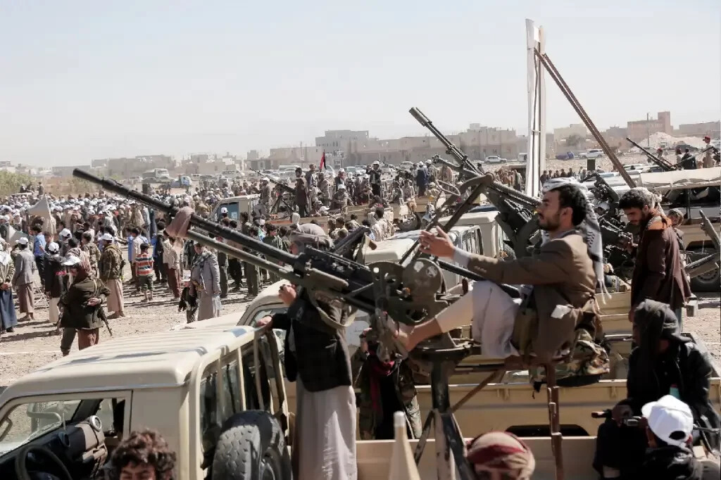 Rebeldes do Houthis condenam homossexuais à morte por crucificação e apedrejamento
