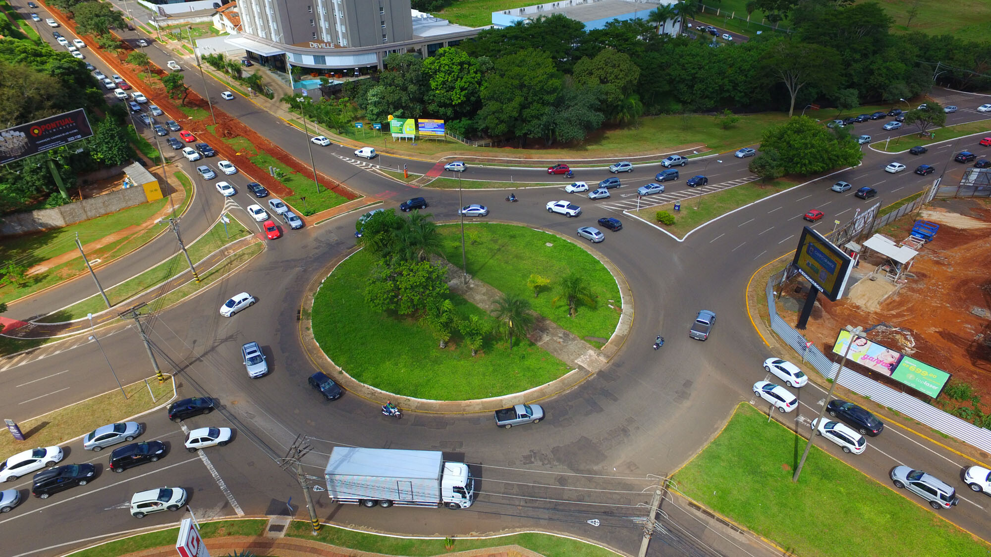 Obra melhora o trânsito na rotatória da Mato Grosso com a Via Parque