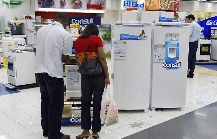 Comércio varejista tem queda de 0,1% no volume de vendas em maio, diz IBGE