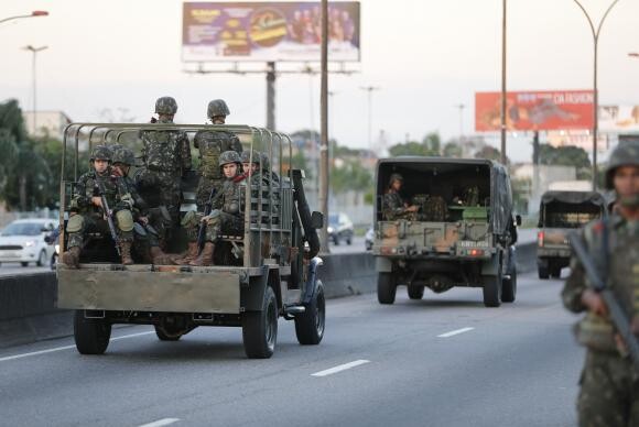 Militares já estão operando nas ruas e avenidas do Rio