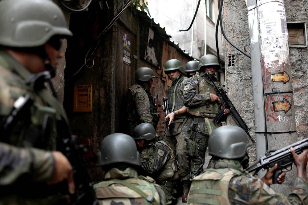 Forças Armadas ocupam pelo quarto dia a favela da Rocinha