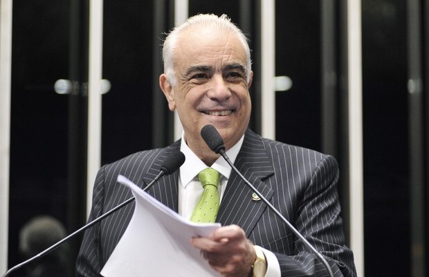 Ex-ministro Antônio Carlos Rodrigues se entrega à PF em Brasília