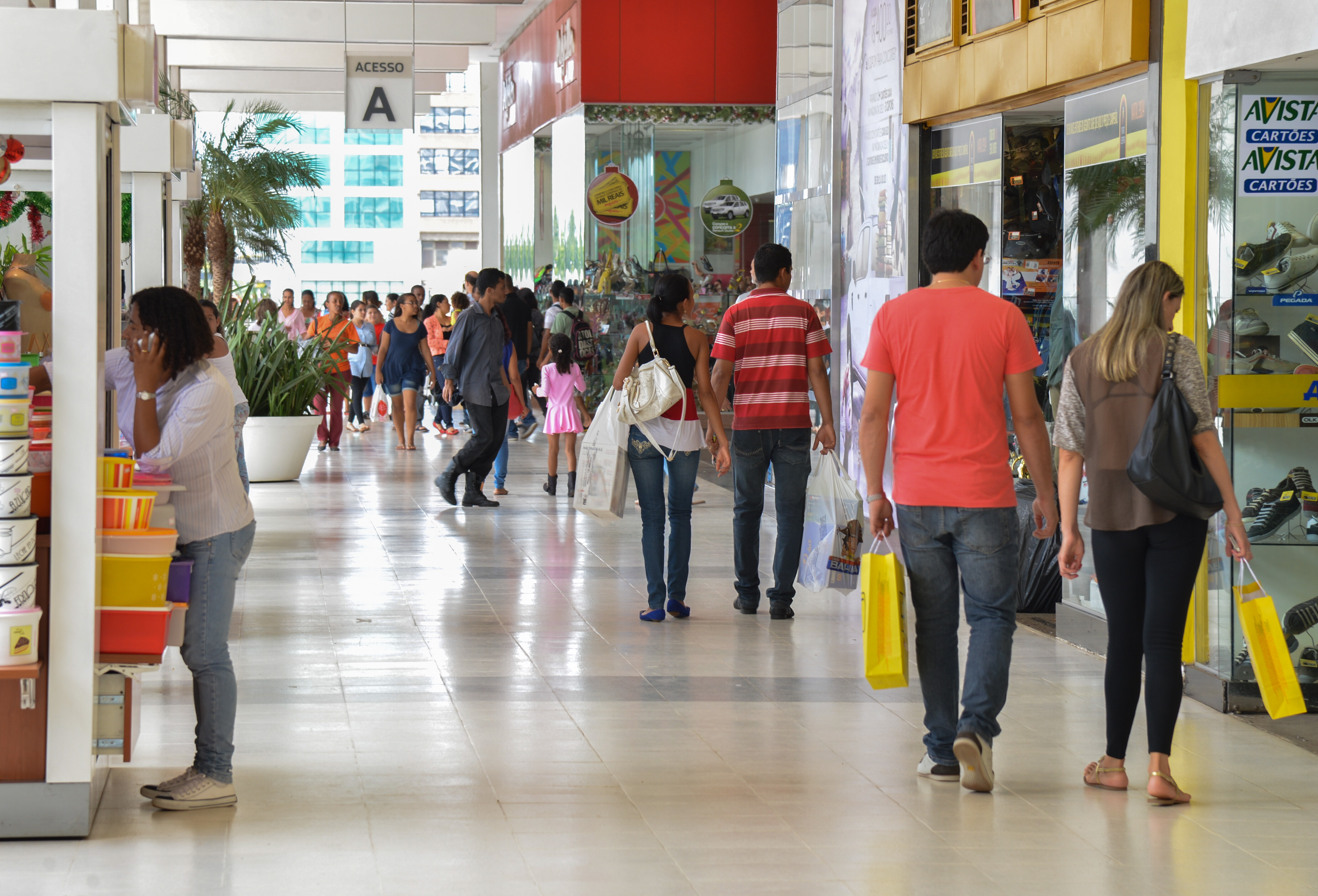 Após dois anos de queda, venda em shoppings cresce 6% no Natal