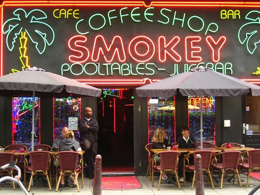 Justiça holandesa proíbe área de fumantes em bares e cafeterias
