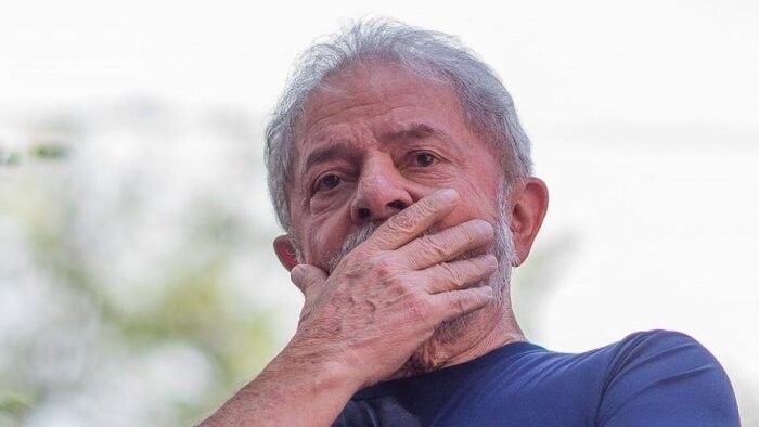 Juiz retira benefícios do ex-presidente Lula