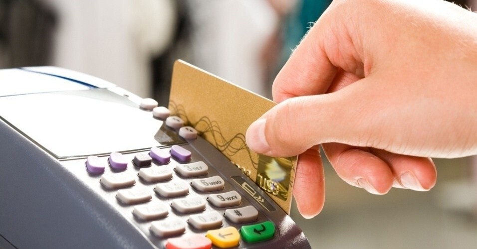 Devedor no rotativo do cartão pagará taxa igual a de cliente regular