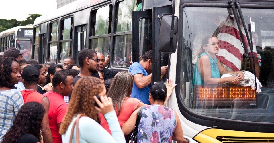 Motoristas de ônibus entram em greve no Rio