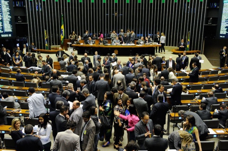 Congresso derruba veto de Temer a piso salarial de agentes de saúde