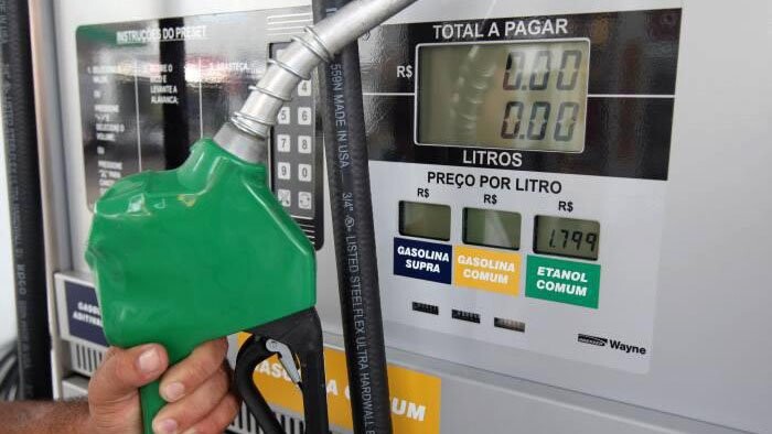 Petrobras anuncia redução de 2% no preço da gasolina nas refinarias