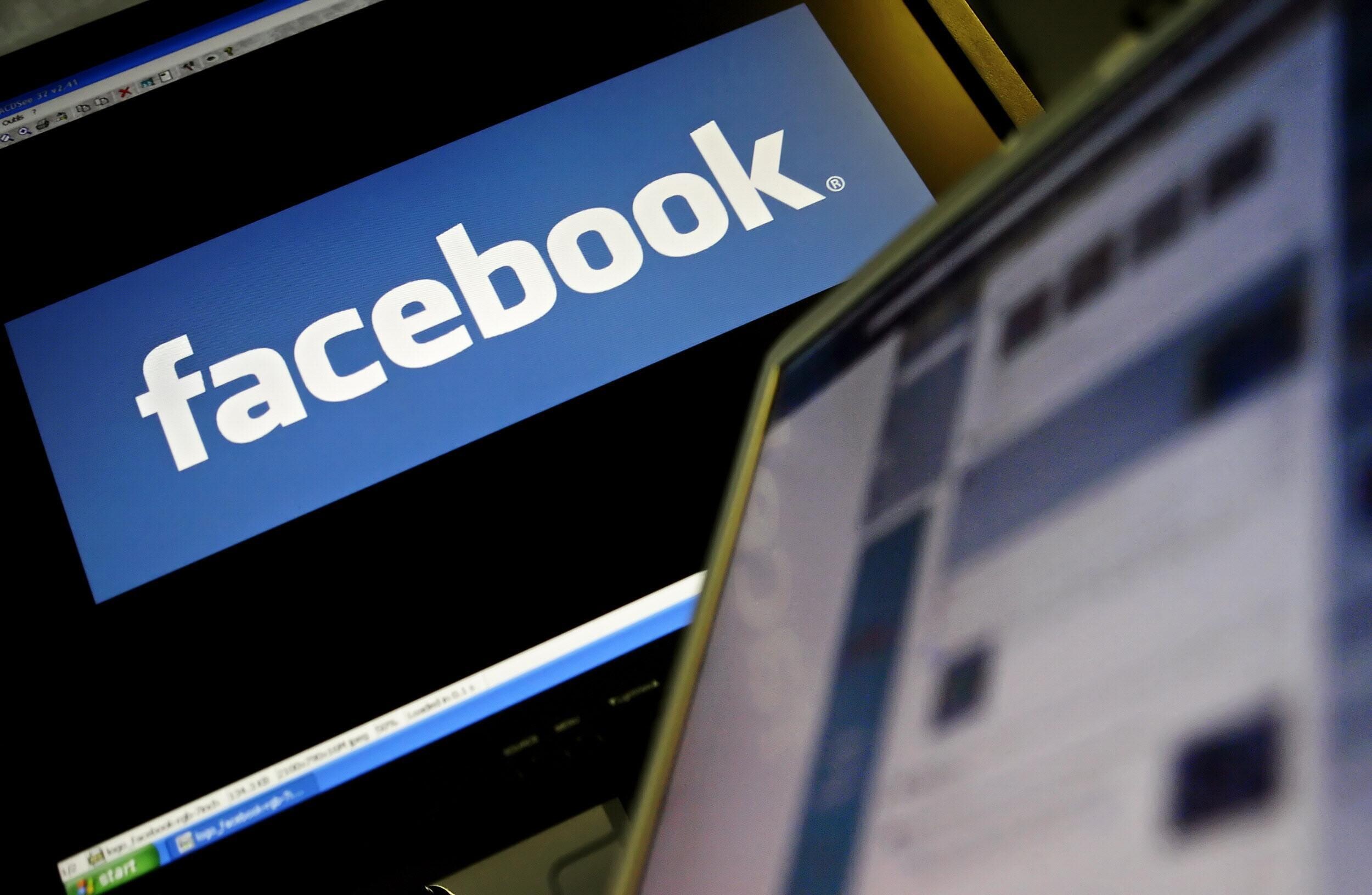 Governo britânico multa Facebook por violação de privacidade