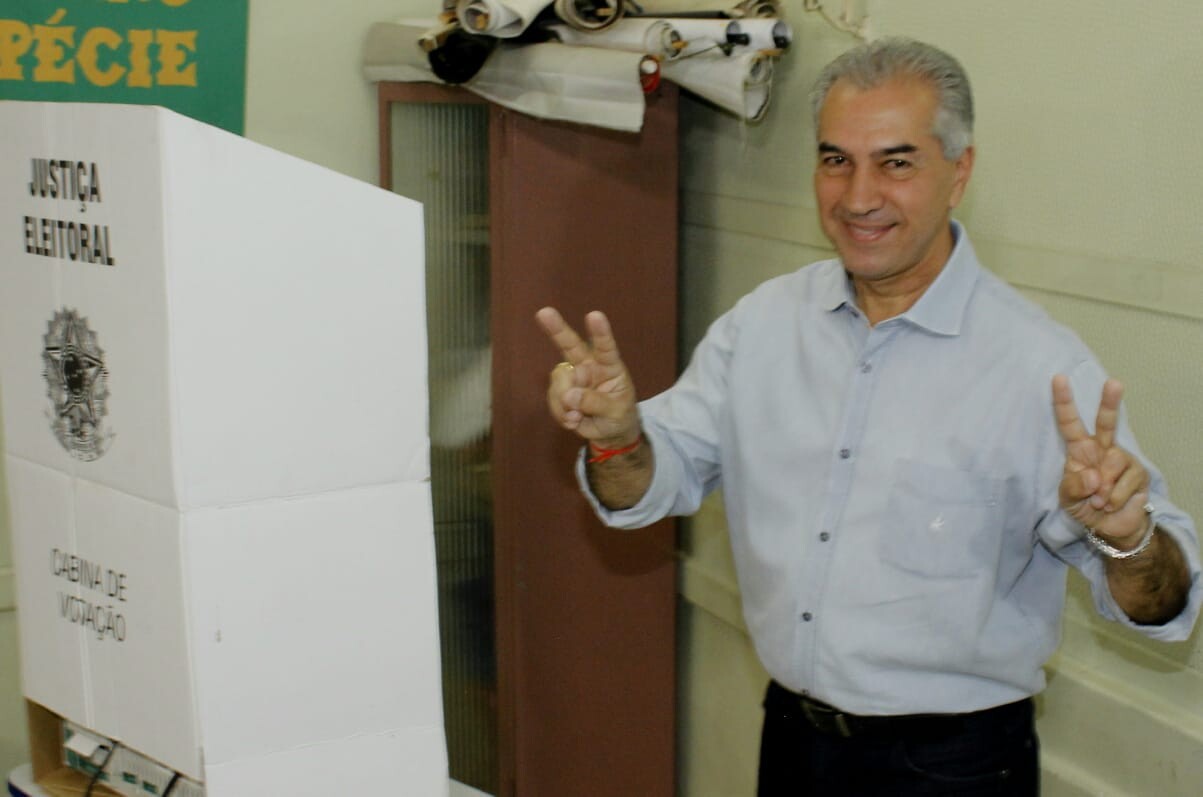 Reinaldo Azambuja é reeleito governador