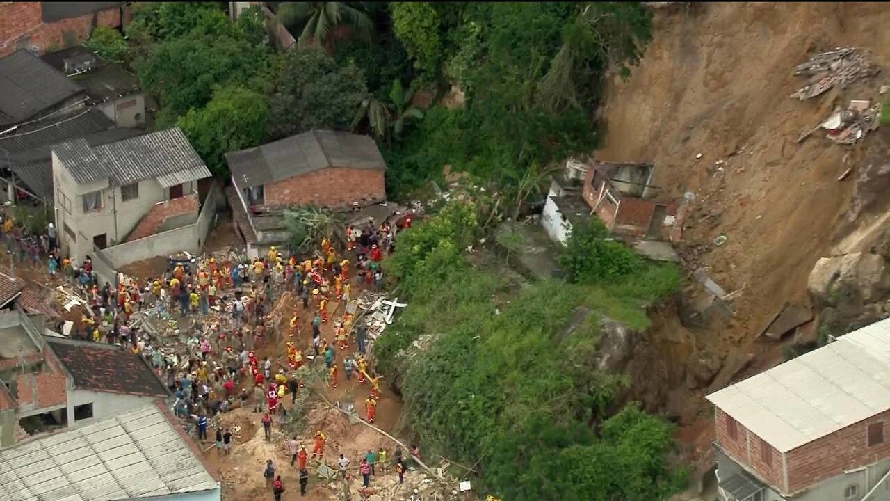 Deslizamento de terra deixa pelo menos sete mortos em Niterói