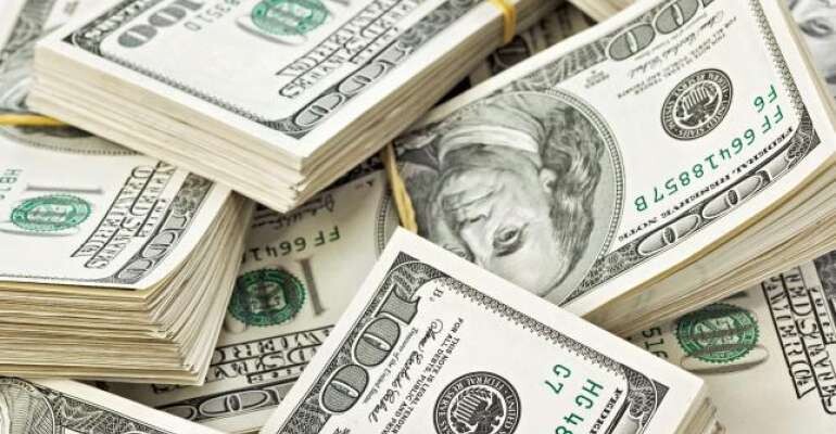 Banco Central leiloará US$ 2 bilhões para conter alta do dólar