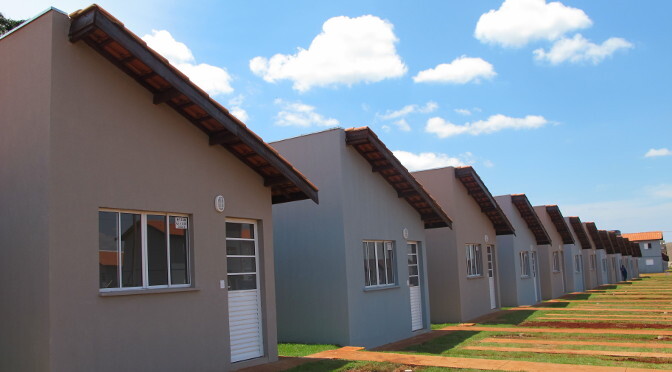 Governo do Estado entrega 27 novas casas em Terenos