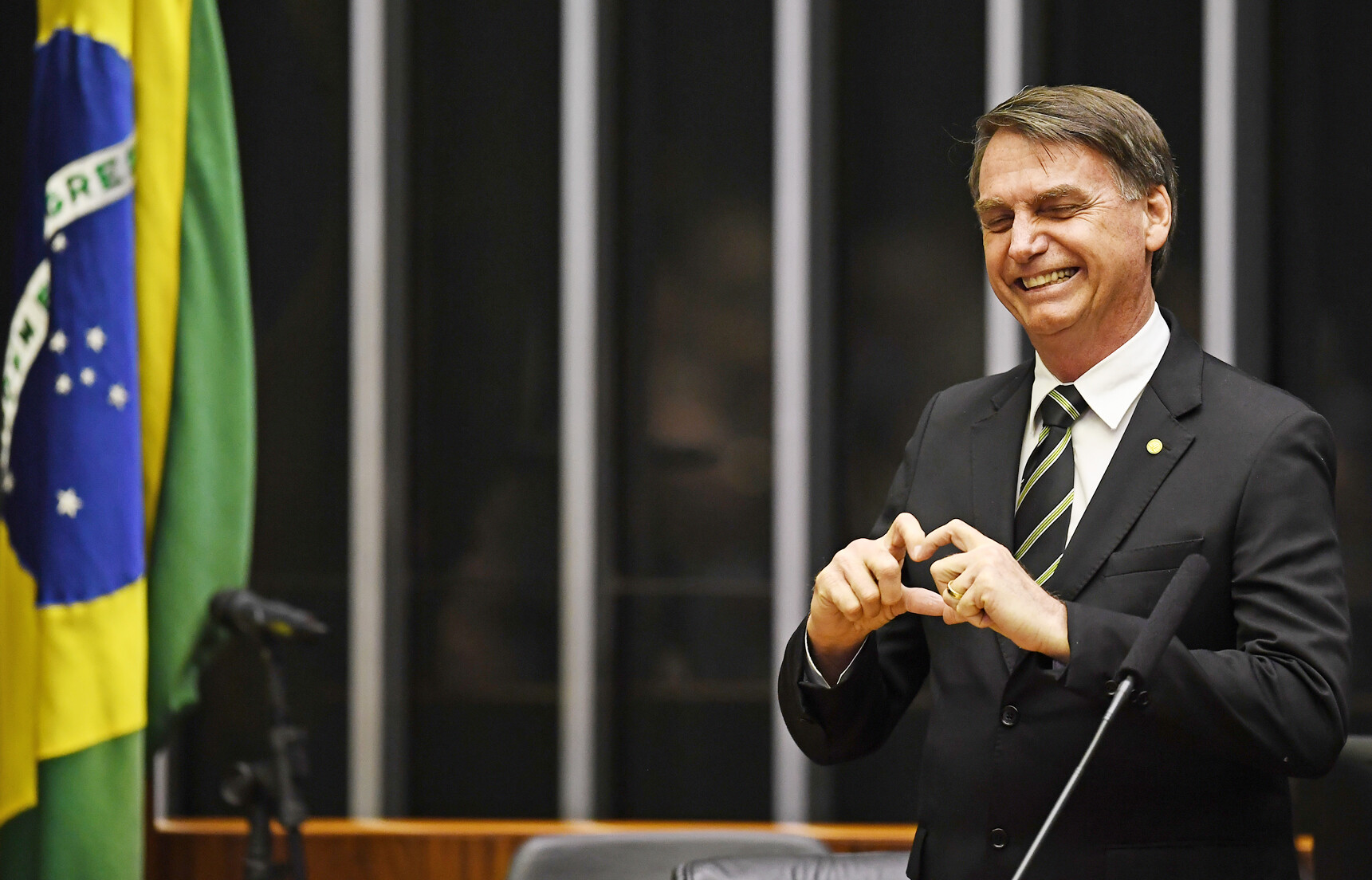 Bolsonaro busca apoio do PSDB, MDB, PR e PRB