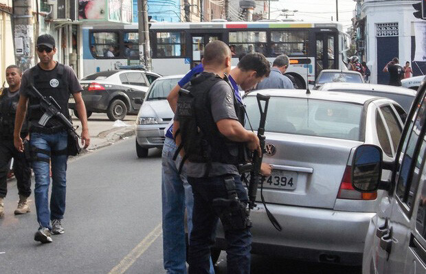 Operação no Rio busca prender 97 acusados de integrar milícia