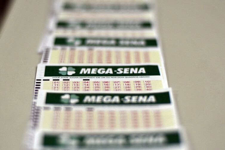 Ninguém acerta a Mega-Sena e prêmio acumula em R$ 27 milhões