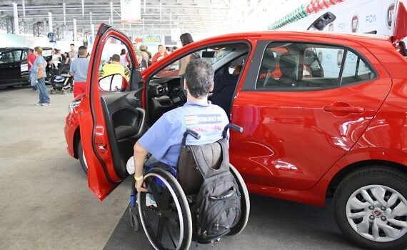 Pessoas com deficiência têm desconto no IPVA e ao comprar carro