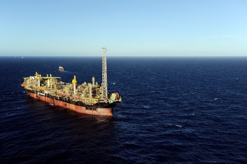 Plataforma da Petrobras tem vazamento de óleo no litoral do ES