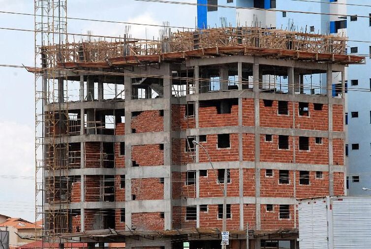 Custo da construção sobe de 0,21% para 0,52%, revela IBGE