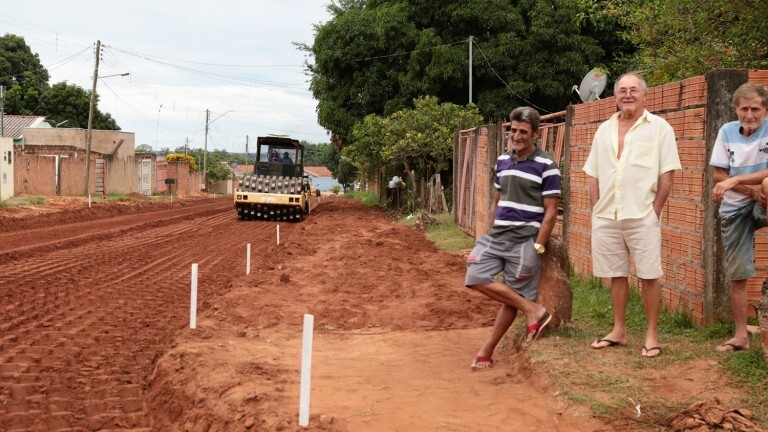 Prefeitura dá início a obras de pavimentação no Jardim Anache