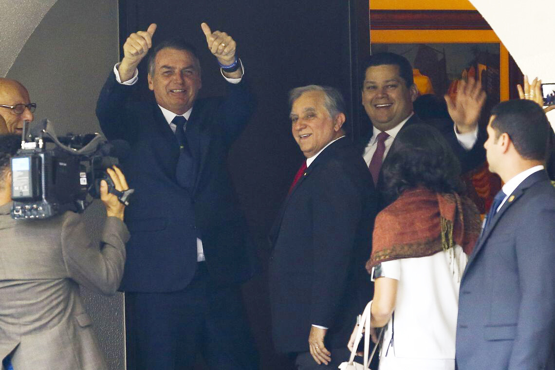 Bolsonaro discute pacto federativo com governadores e senadores