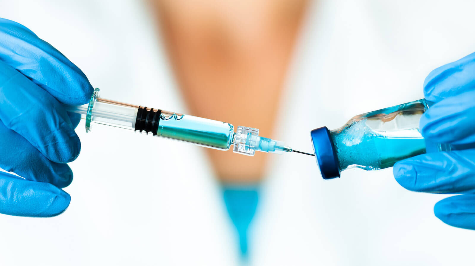 Dúvidas sobre vacinas se espalham como doença, diz executivo