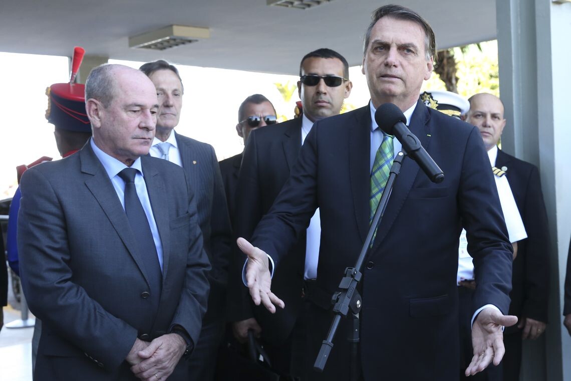 Bolsonaro vai enviar projeto para dar garantia jurídica a policiais