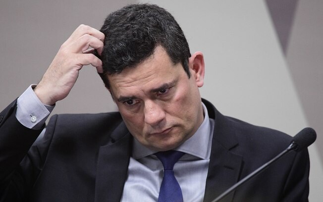 Sérgio Moro pede afastamento do cargo de ministro