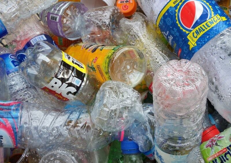 Japão fabricará roupas a partir de garrafas de plástico recicladas