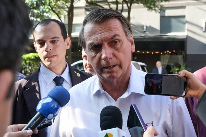 Bolsonaro se irrita com perguntas sobre denúncia