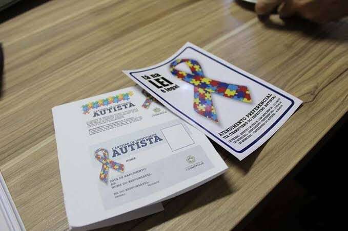 Bolsonaro sanciona lei que institui carteira nacional do autista