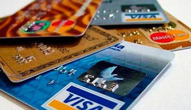 Bancos passam a cobrar dólar do dia da compra com cartão