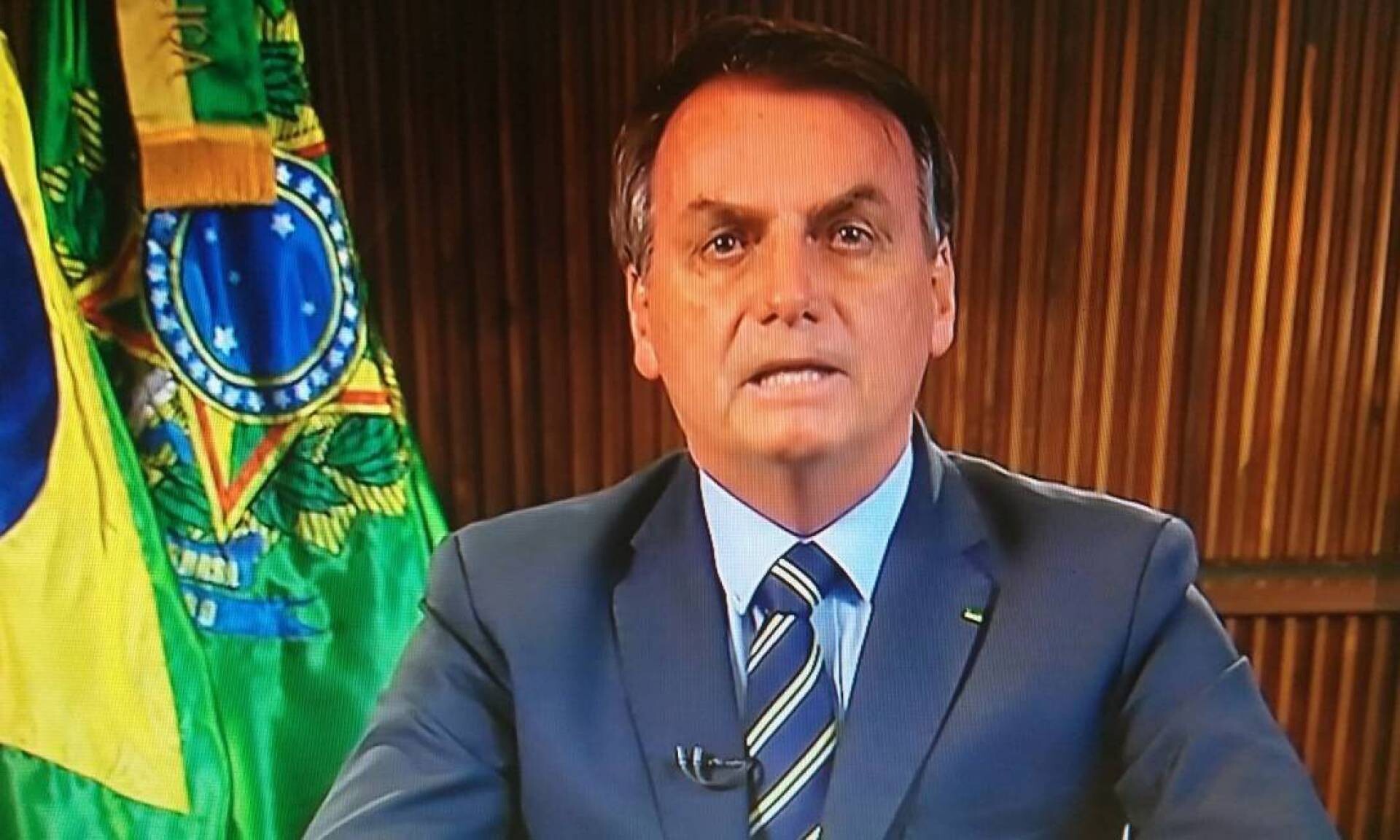 Bolsonaro volta se referir ao coronavírus como histeria