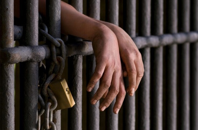 Alta incidência da Covid-19 já fez 30 mil presos deixarem cadeias