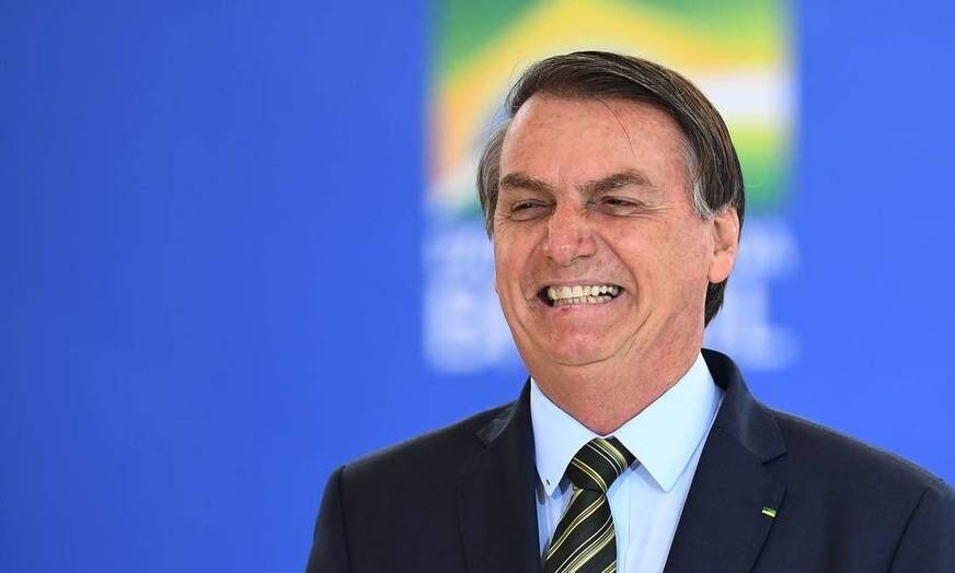 Bolsonaro sanciona com 11 vetos lei que amplia auxílio emergencial