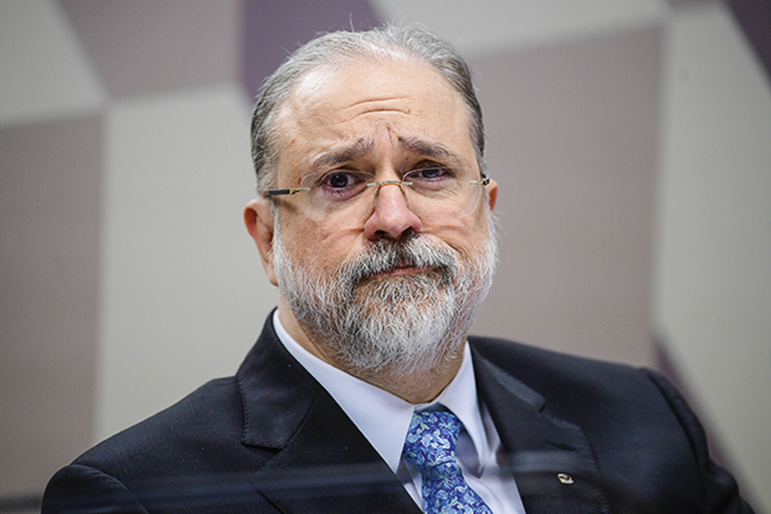 Augusto Aras pede investigações sobre invasão a hospitais sugerida por Bolsonaro