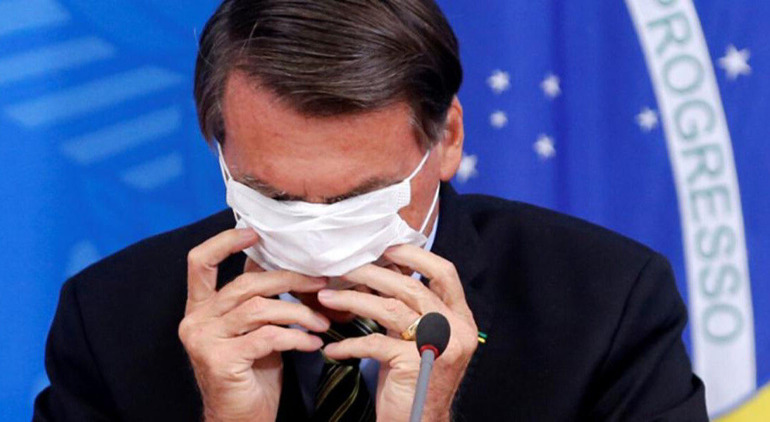 Bolsonaro sanciona lei que permite pessoas sem máscaras em igrejas e templos