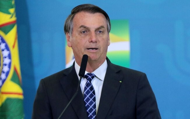 Bolsonaro diz a jornalista ter vontade de encher a boca de porrada
