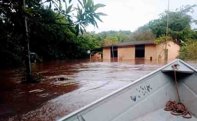 Vídeo mostra casas submersas em Bonito por causa da cheia do Rio Miranda