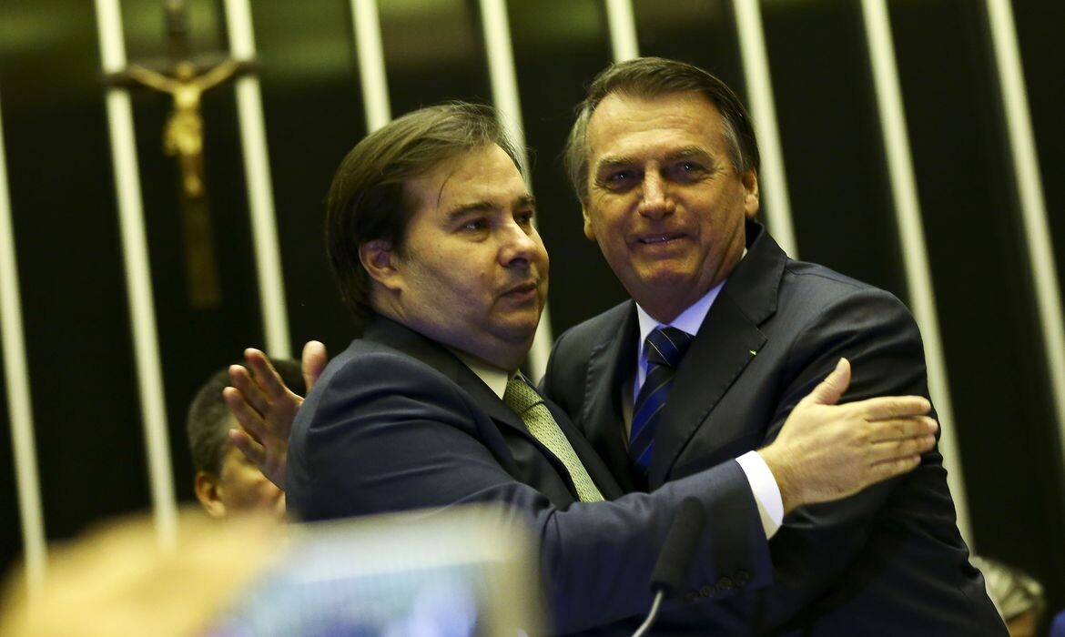 Não vou deferir impeachment, diz Maia sobre presidente Bolsonaro