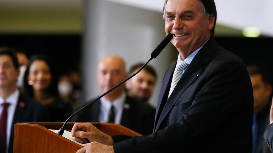 Se aprovada pelo Congresso, PEC da imunidade vai beneficiar Jair Bolsonaro