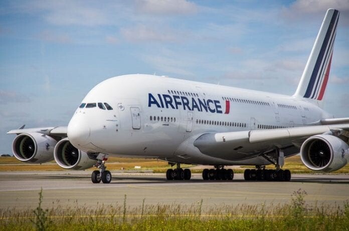 França suspende voos provenientes e com destino ao Brasil