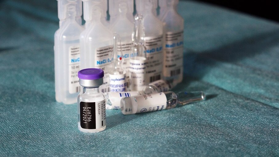 Vacinas de origem duvidosa contra Covid-19 são vendidas pelo Whatsapp