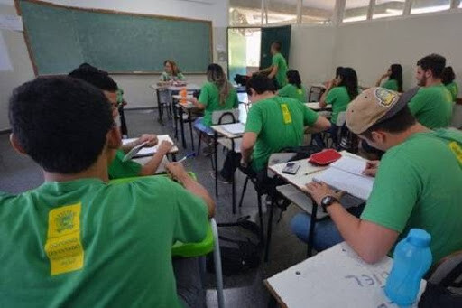 Bolsonaro diz que MEC dará parecer a favor da volta às aulas em todo o Brasil