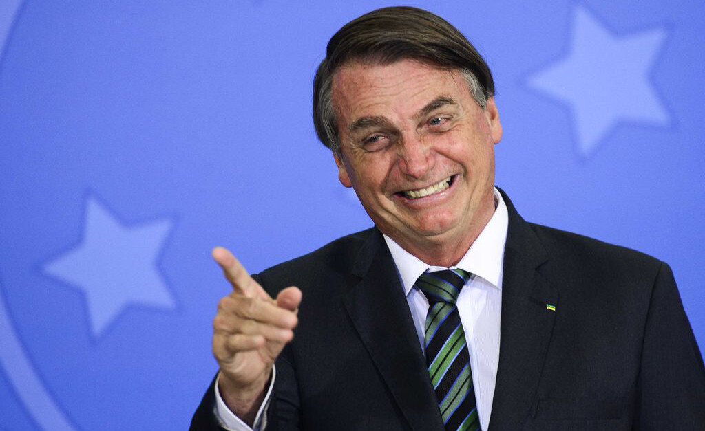 Bolsonaro afirma que pessoas querem tumultuar o Brasil