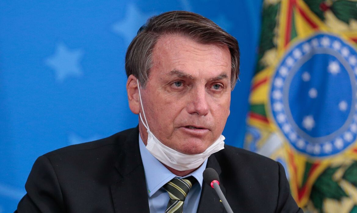 Bolsonaro cobra a Braga Netto explicações sobre vacinação no Exército